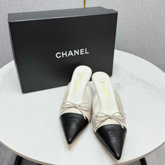 CC HEEL MULES 25S IN BLACK AND CREAM WHITE LAMBSKIN WITH BOW