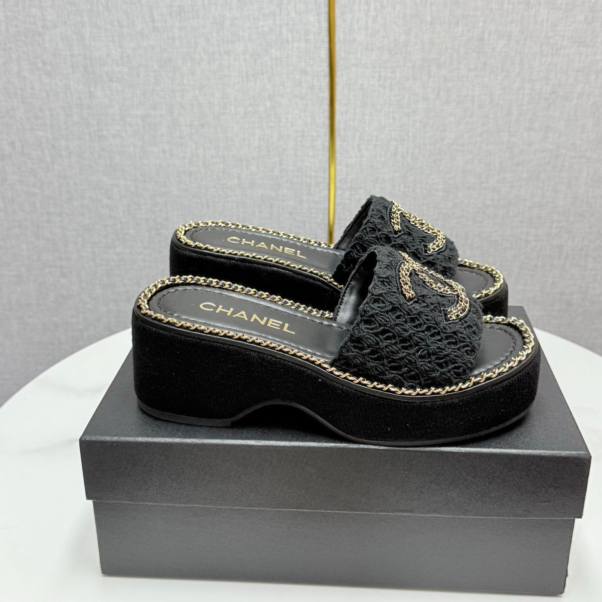 CC WEDGE SOLE SANDALS 25S IN BLACK FABRIC WITH LOGO