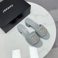 CC HIGH HEEL 25S IN DUSTY BLUE GREY CALFSKIN WITH LOGO