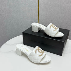 CC HIGH HEEL 25S IN WHITE CALFSKIN WITH LOGO
