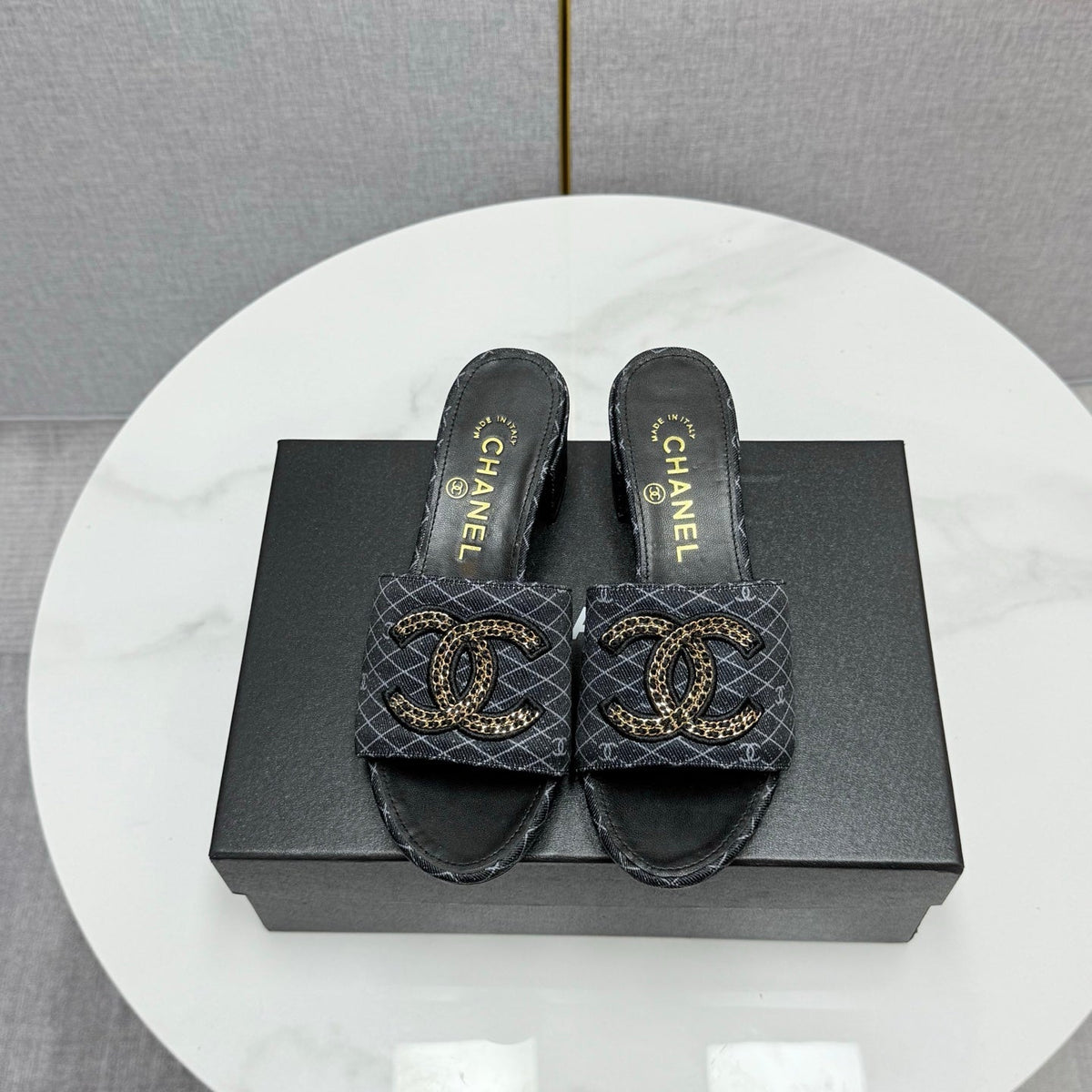 CC HIGH HEEL 25S IN BLACK DENIM STRIPED PATTERN WITH LOGO PRINT