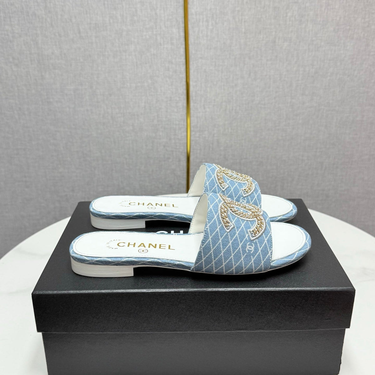 CC SLIDE SANDALS 25S IN SKY BLUE DENIM AND WHITE CALFSKIN WITH LOGO