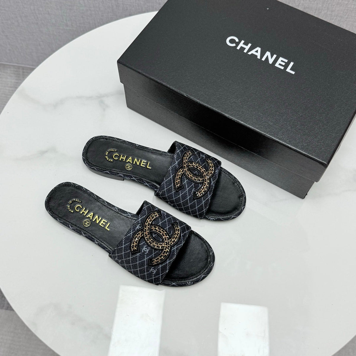 CC SLIDE SANDALS 25S IN BLACK DENIM AND CALFSKIN WITH LOGO