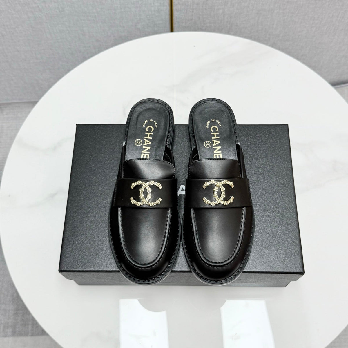 CC FLAT MULE 25S IN BLACK CALFSKIN STYLE 7