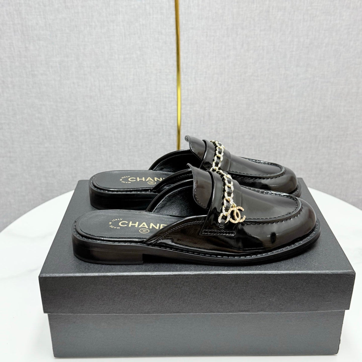 CC FLAT MULE 25S IN BLACK CALFSKIN STYLE 4