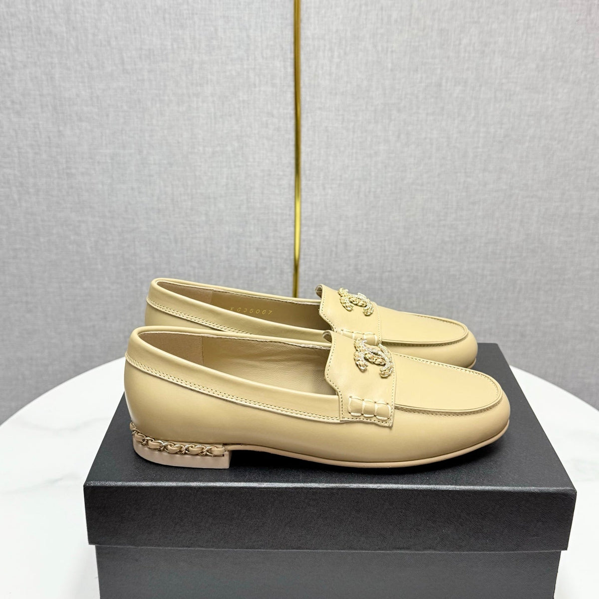 CC LOAFER 25S IN WARM BEIGE LAMBSKIN WITH GOLD HARDWARE
