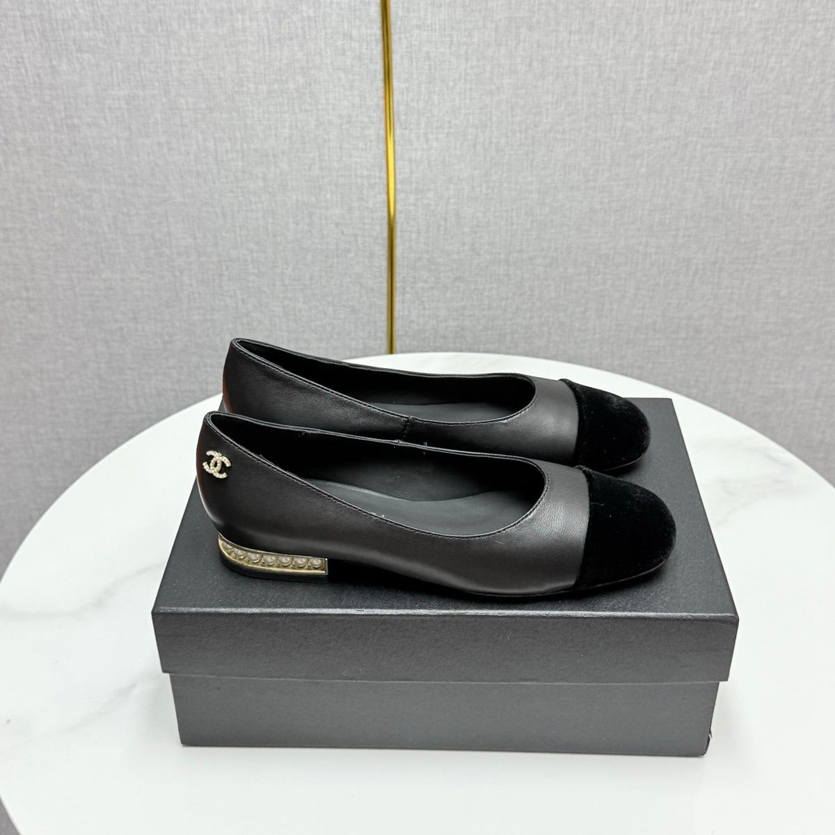 CC BALLET FLATS 25S IN BLACK LAMBSKIN AND SUEDE WITH PEARL HEEL