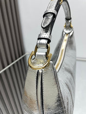 FENDIGRAPHY MEDIUM 29 IN SILVER METALLIC SMOOTH LAMBSKIN GOLD HARDWARE