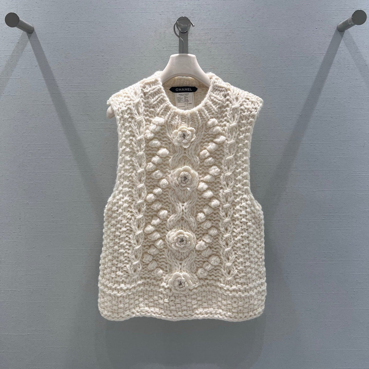 CHANEL 25S FLORAL KNITTED VEST 300