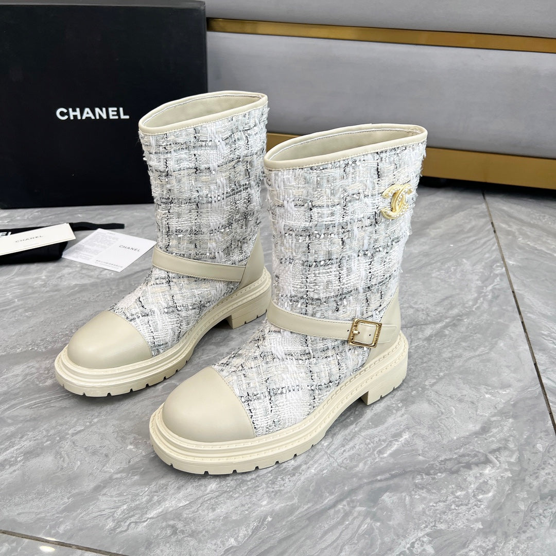 CHANEL 25S MID-CALF BOOTS 45MM IN BEIGE CALFSKIN AND WHITE TWEED GOLD HARDWRE