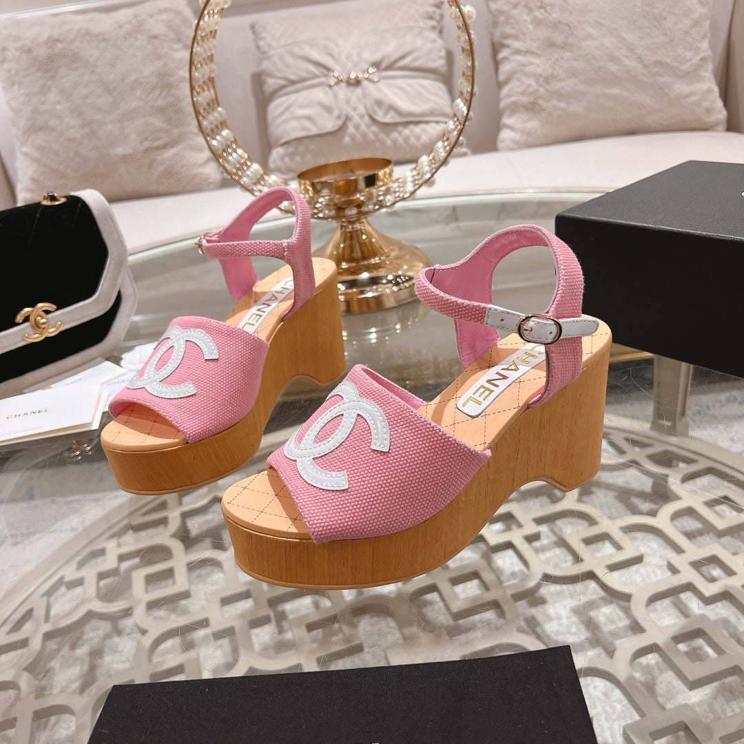 WEDGE SANDALS IN LIGHT PINK LAMBSKIN WITH LOGO