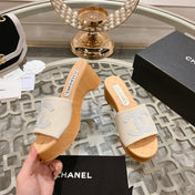 WEDGE PLATFORM IN WHITE LAMBSKIN WITH LOGO