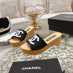 WEDGE PLATFORM IN BLACK LAMBSKIN WITH WHITE LOGO