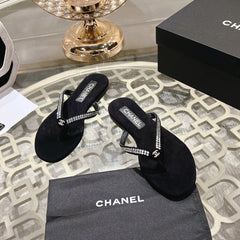 RHINESTONES THONG SANDAL IN BLACK SUEDE