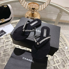 RHINESTONES THONG SANDAL IN BLACK SUEDE