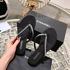 RHINESTONES THONG SANDAL IN BLACK LAMBSKIN