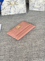 FREESIA CARD HOLDER 10 IN BABY PINK QUILTED ALLOVER CALFSKIN