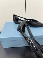 BRUSHED CUT-OUT BALLERINA FLAT IN BLACK CALFSKIN