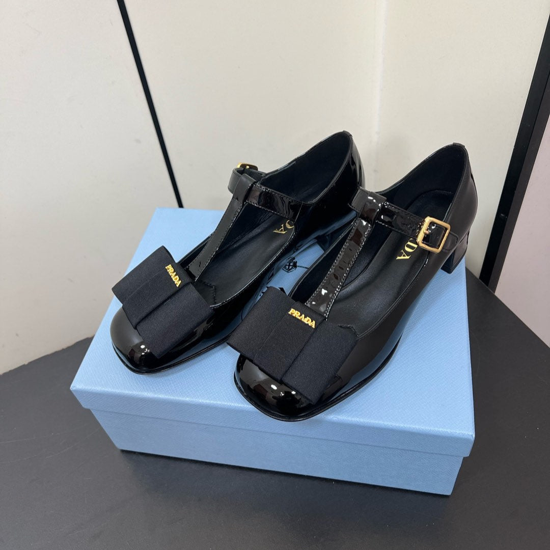 BOW MARY JANE PUMPS WITH T-STRAP IN BLACK GLOSSY CALFSKIN