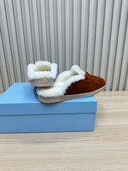 TRIANGLE LOGO FLATS IN RED BROWN SUEDE AND FUR LINING