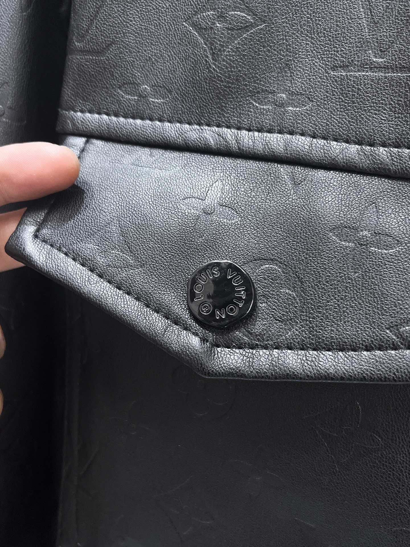 LV BLACK CALFSKIN JACKET 239566