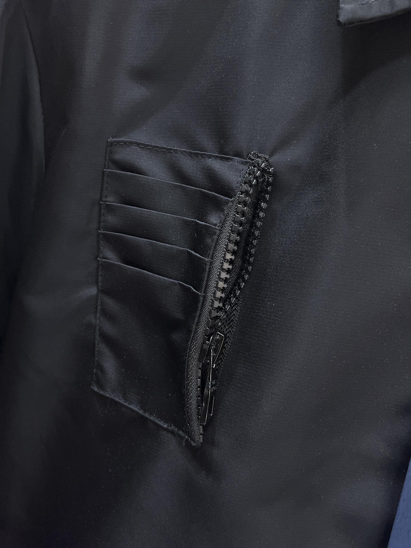 LV BLACK JACKET 239556