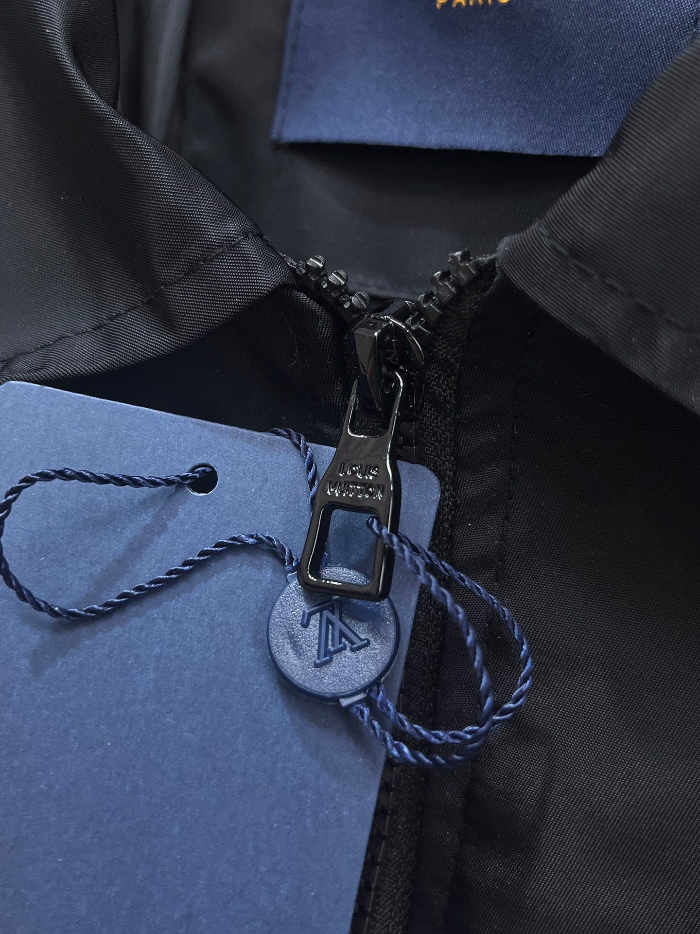 LV BLACK JACKET 239556