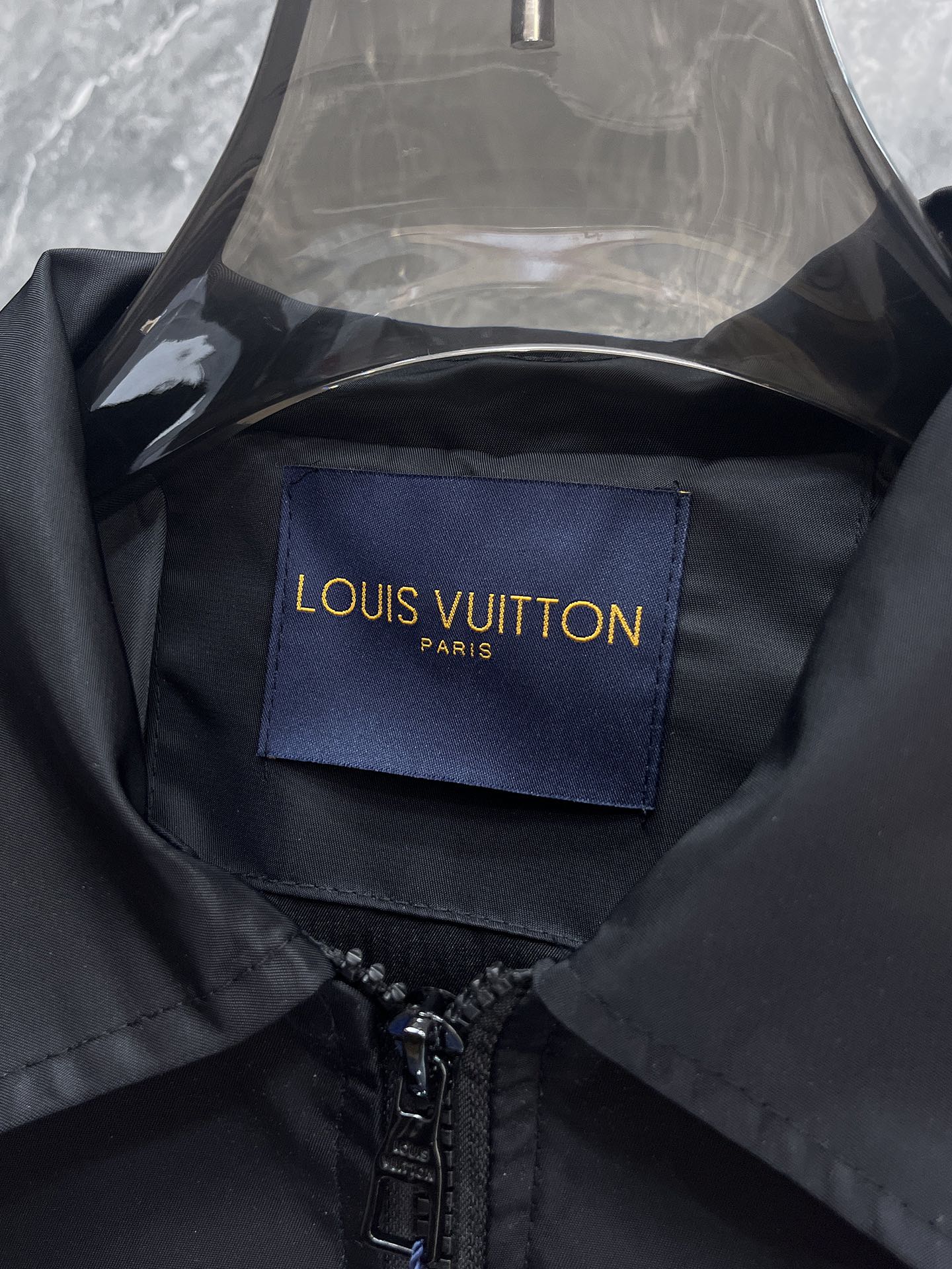 LV BLACK JACKET 239556