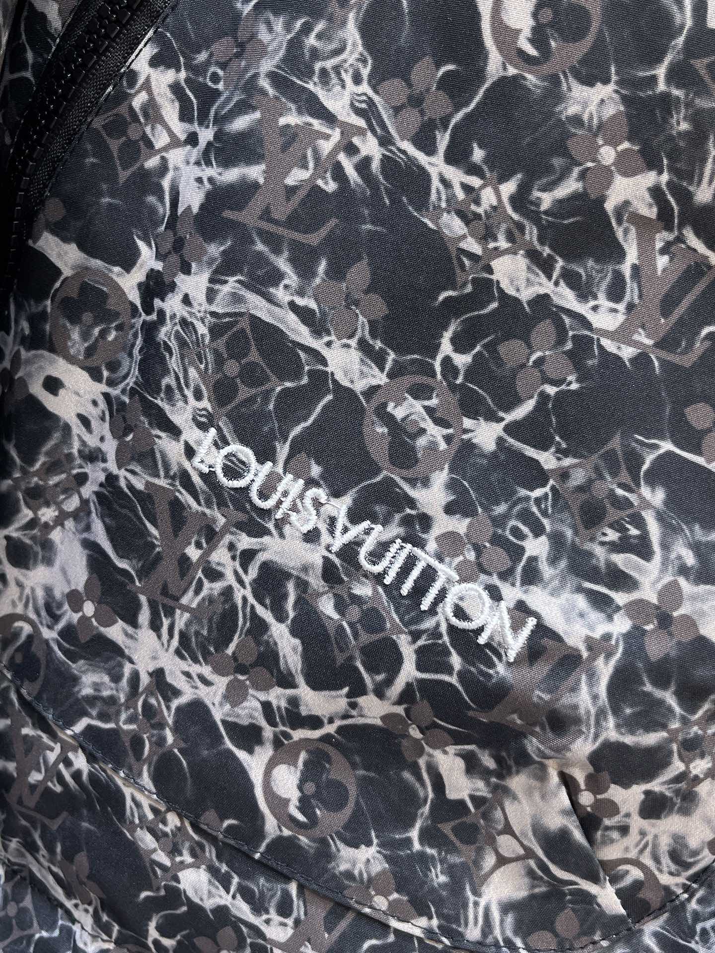 LV BLACK MIX WHITE MONOGRAM JACKET 239557