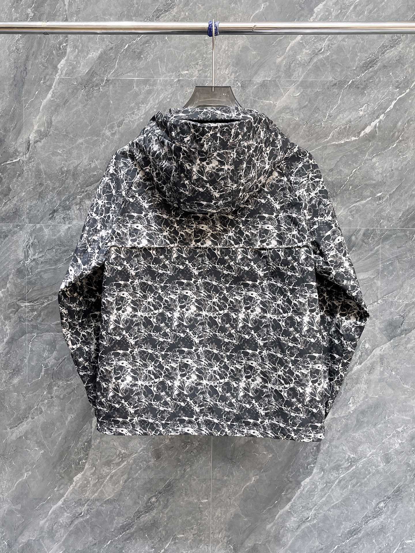 LV BLACK MIX WHITE MONOGRAM JACKET 239557