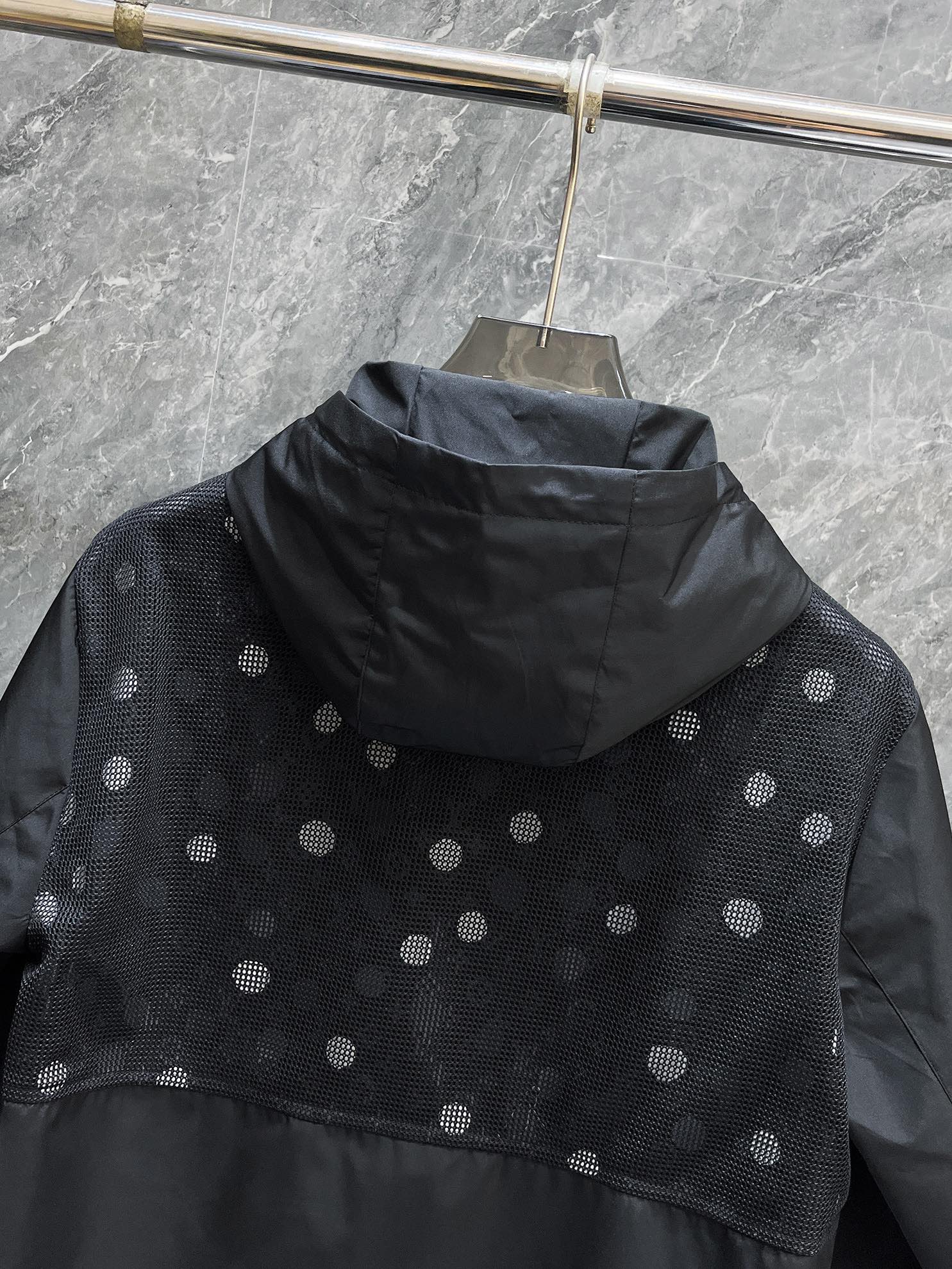 LV BLACK JACKET 239561