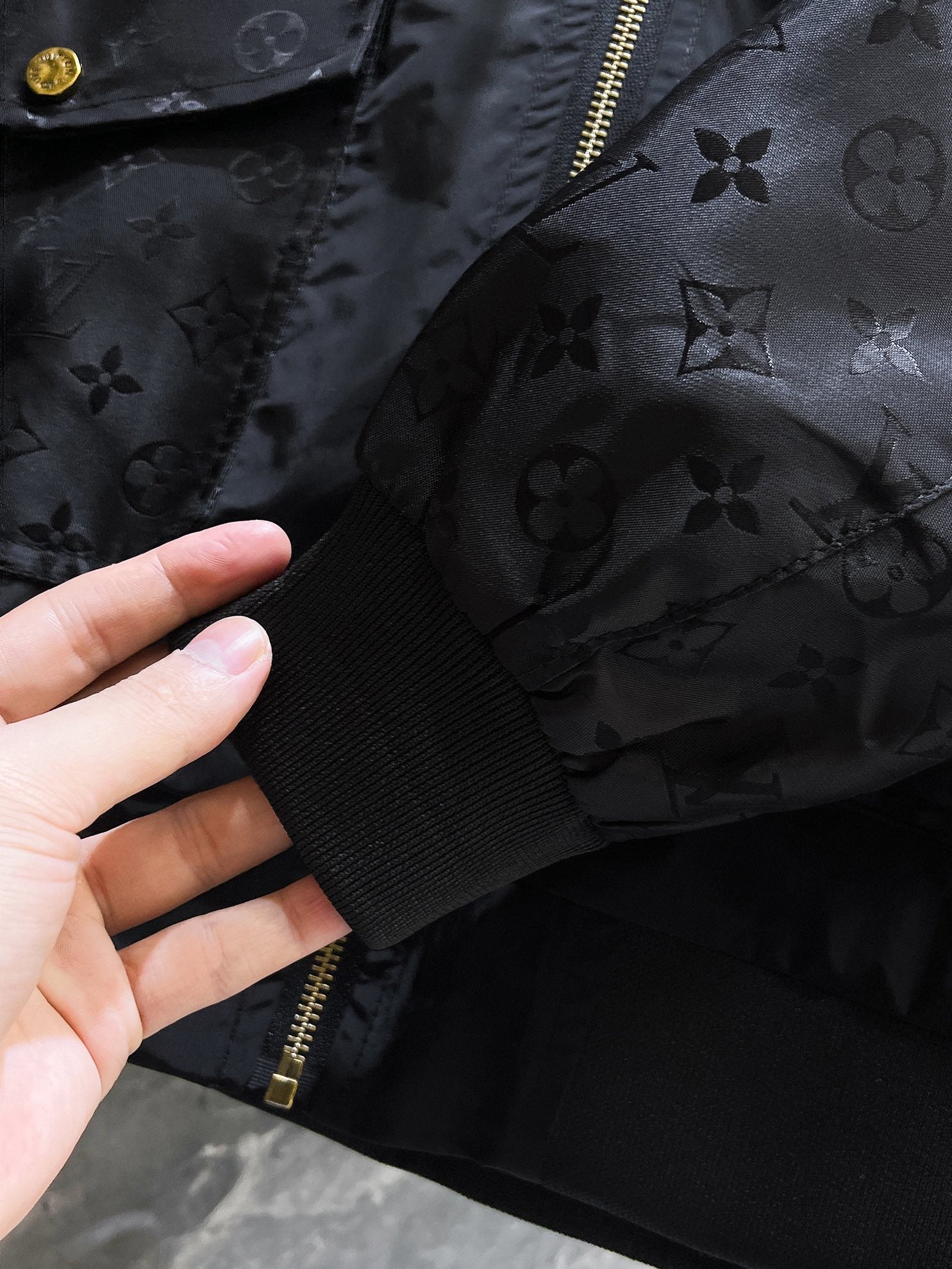 LV BLACK JACKET 239563