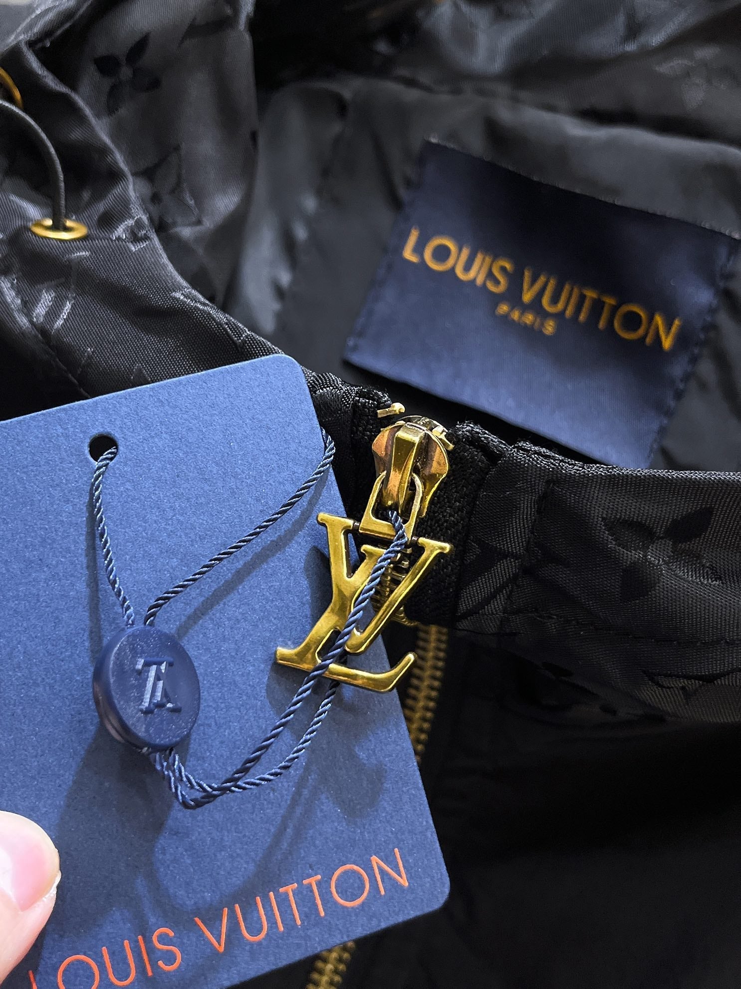 LV BLACK JACKET 239563