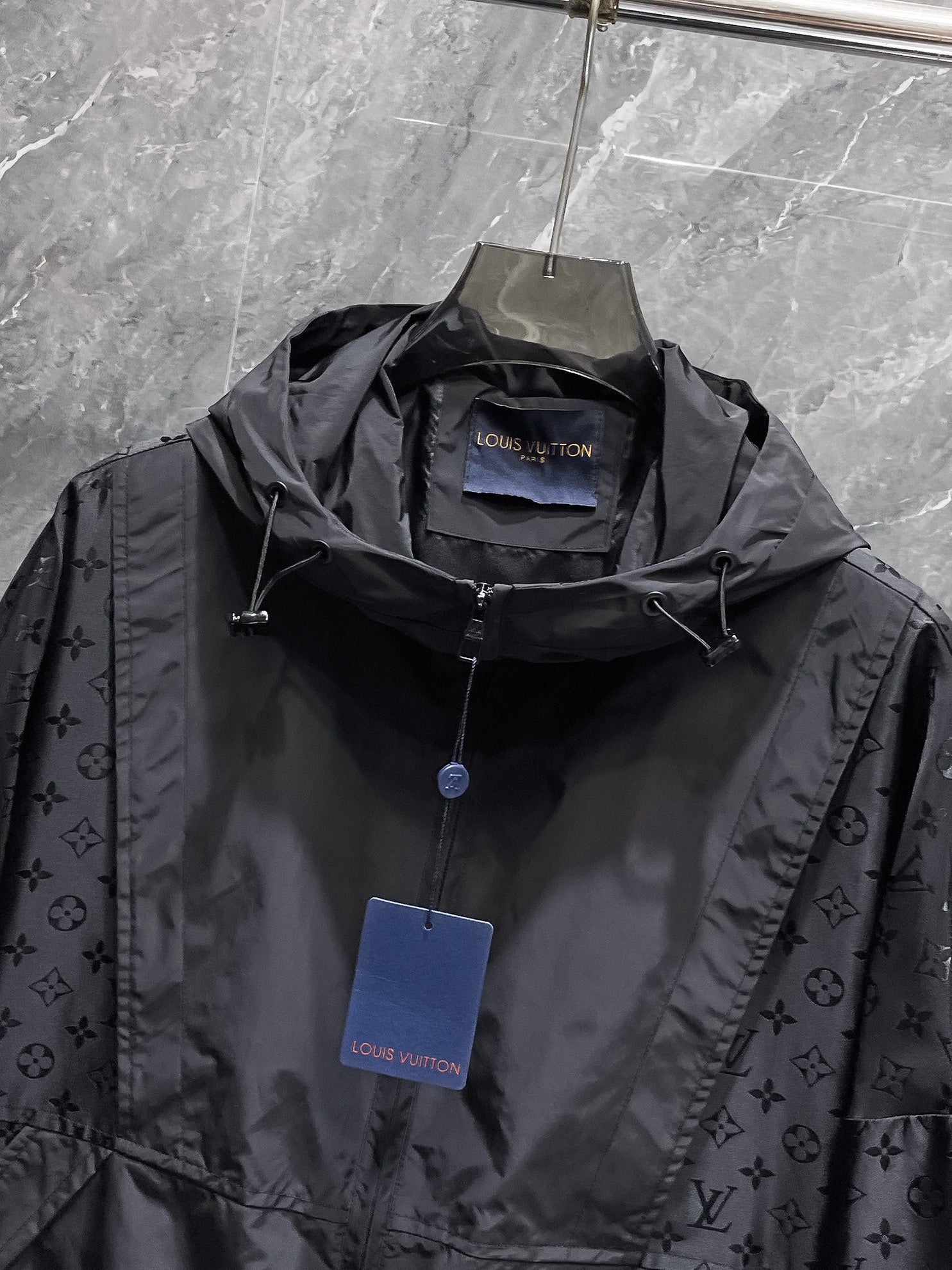 LV BLACK JACKET 239565