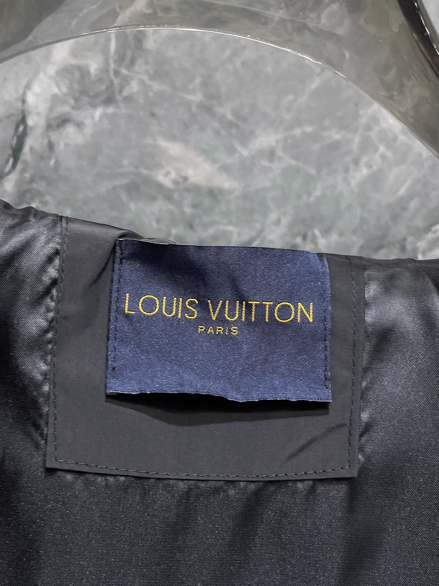 LV BLACK JACKET 239565