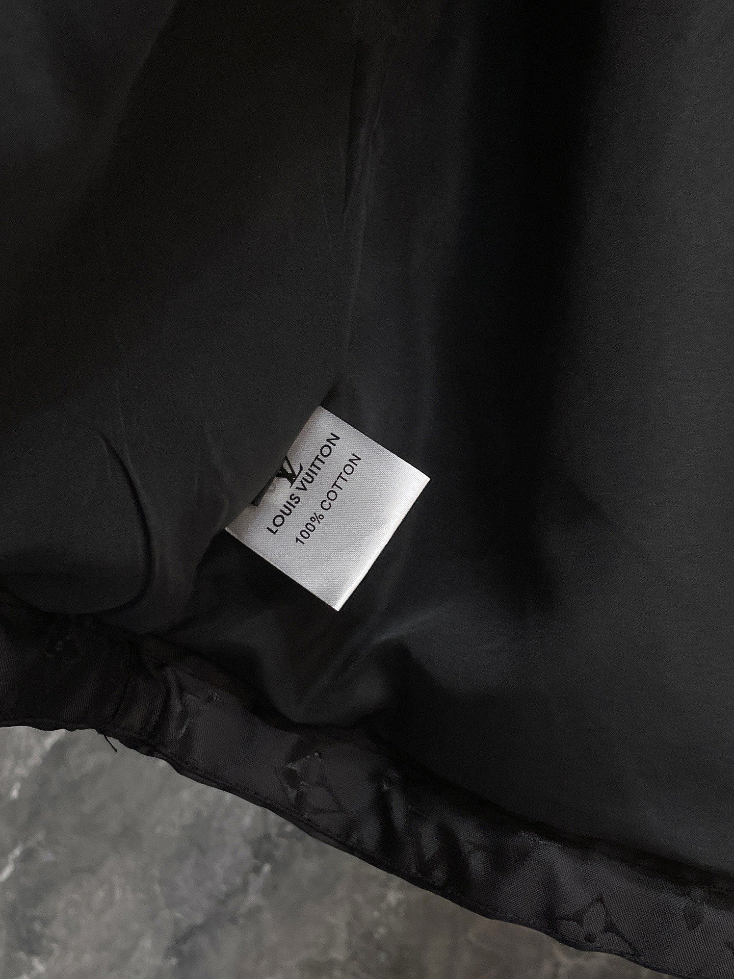 LV BLACK JACKET 239567