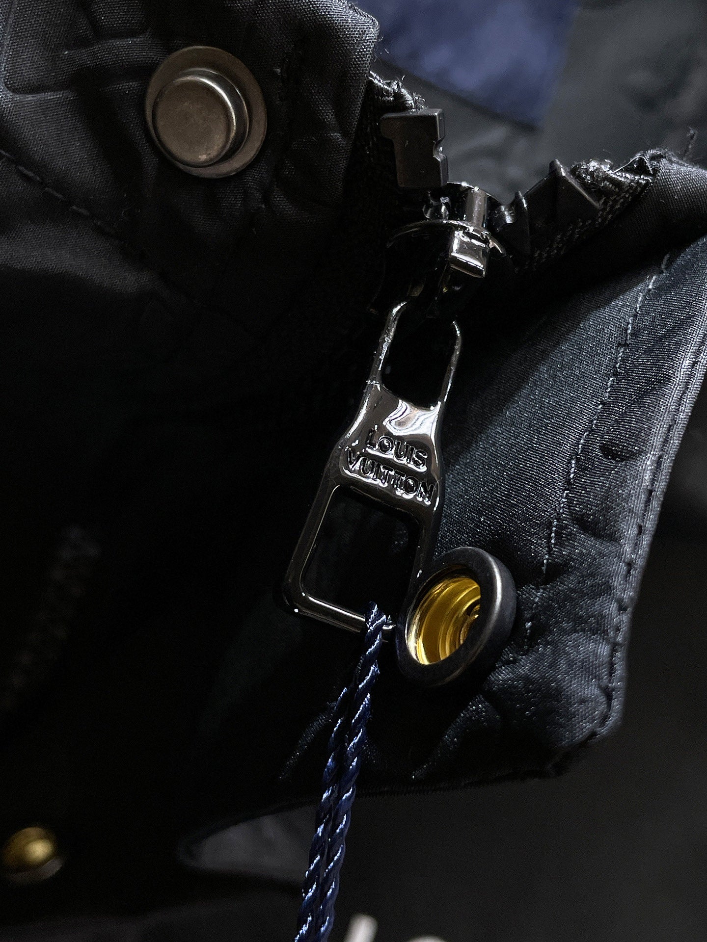 LV BLACK JACKET 239570