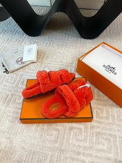 CHYPRE SANDAL IN LIGHT ORANGE SHEARLING