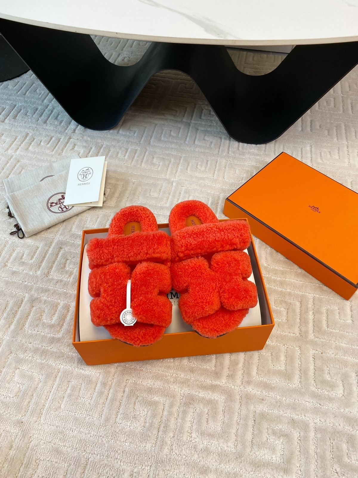 CHYPRE SANDAL IN LIGHT ORANGE SHEARLING