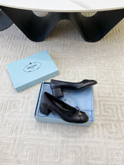 BALLERINA PUMPS WITH TRIANGLE LOGO AND BOW IN BLACK CALFSKIN
