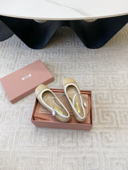 MARY JANE PUMPS IN BEIGE GLOSSY SHEEPSKIN
