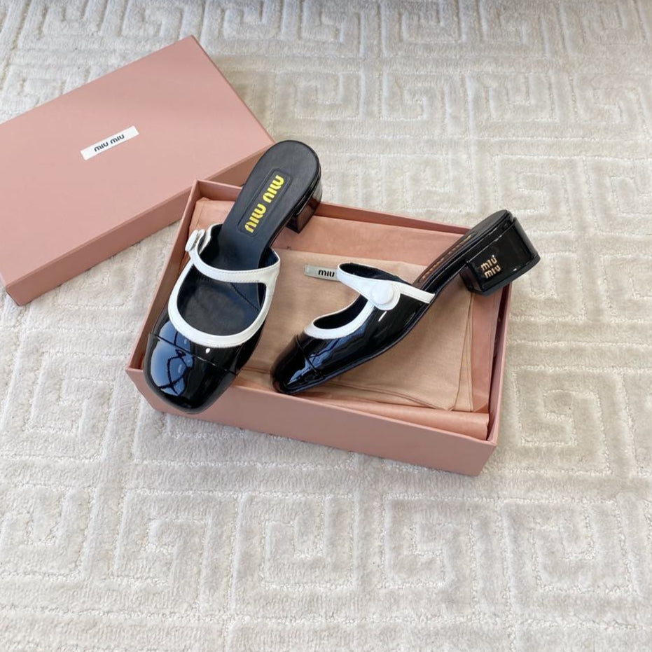 MARY JANE MULE PUMPS IN BLACK GLOSSY SHEEPSKIN