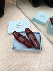 MARY JANE FLATS SQUARE TOE IN BURGUNDY RED PATENT SHEEPSKIN