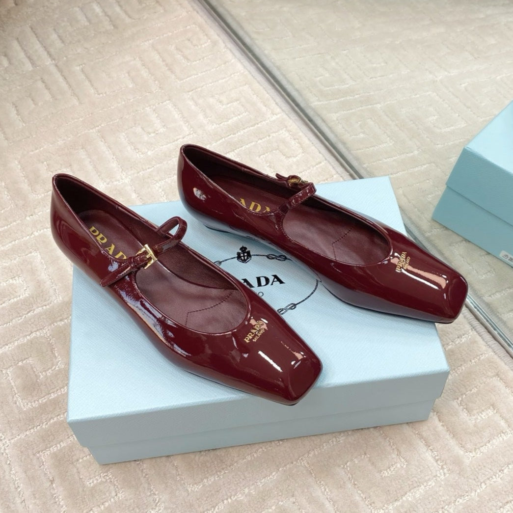 MARY JANE FLATS SQUARE TOE IN BURGUNDY RED PATENT SHEEPSKIN