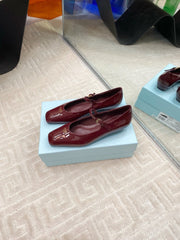MARY JANE FLATS SQUARE TOE IN BURGUNDY RED PATENT SHEEPSKIN