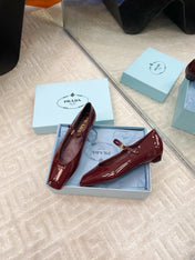 MARY JANE FLATS SQUARE TOE IN BURGUNDY RED PATENT SHEEPSKIN