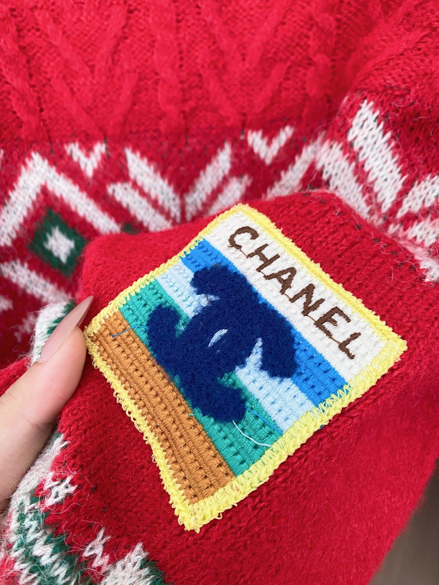 CHANEL 26S V-NECK SWEATER 855