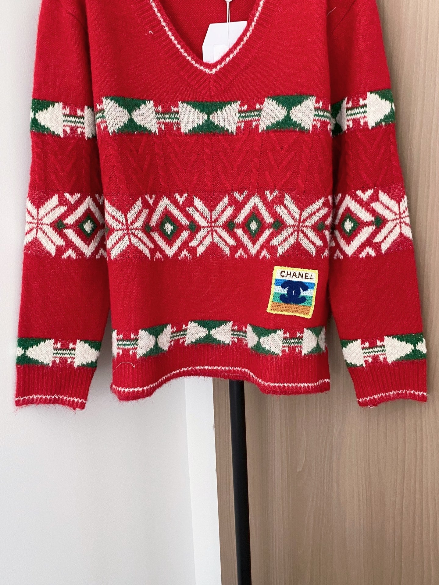 CHANEL 26S V-NECK SWEATER 855