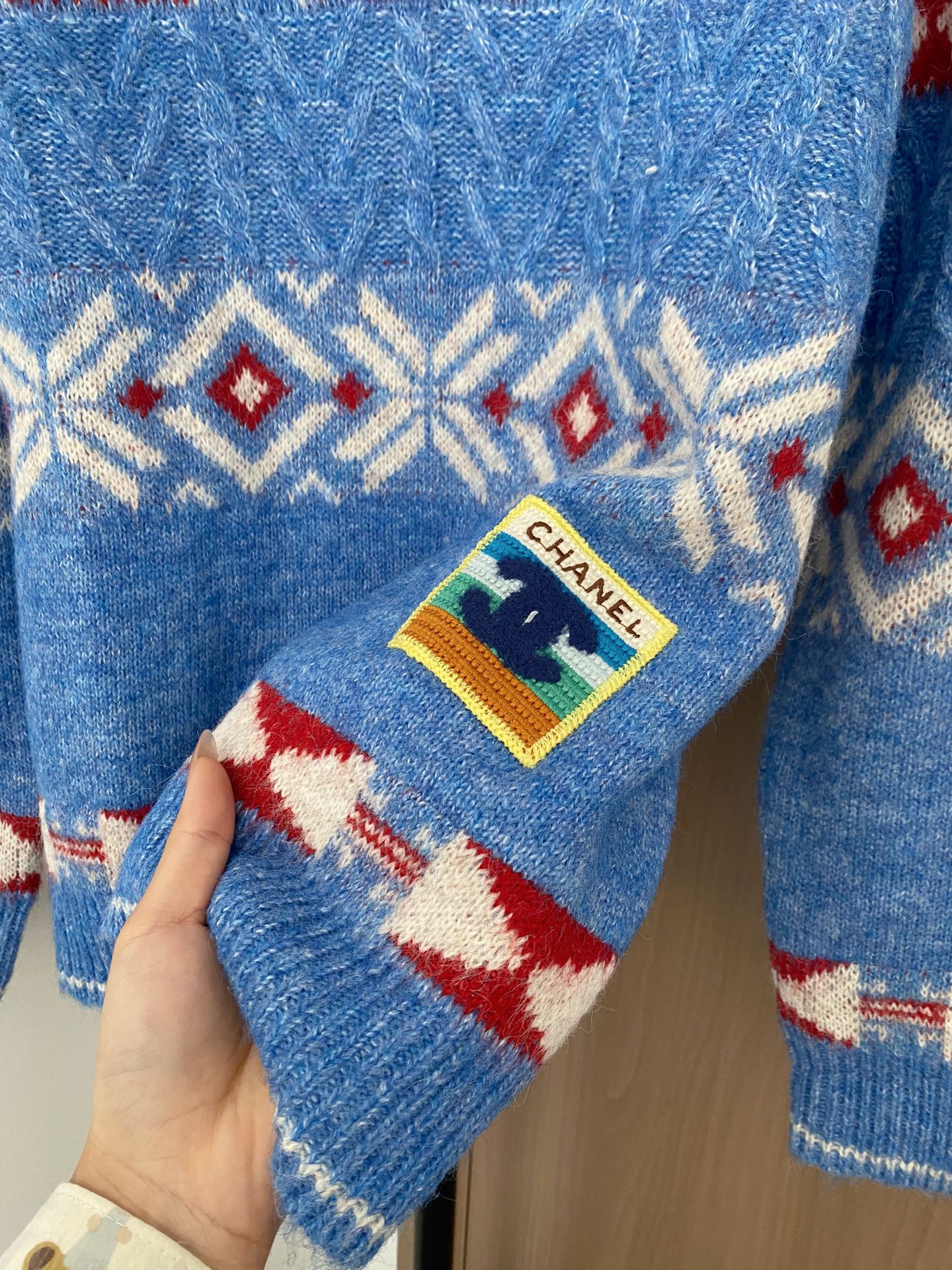 CHANEL 26S V-NECK SWEATER 854