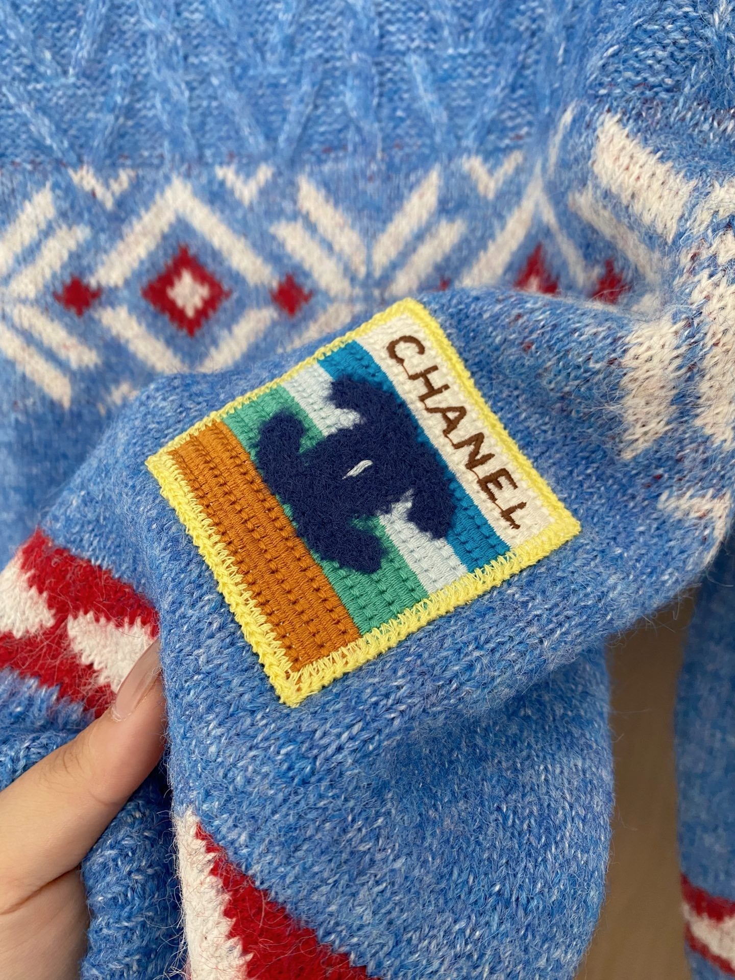 CHANEL 26S V-NECK SWEATER 854